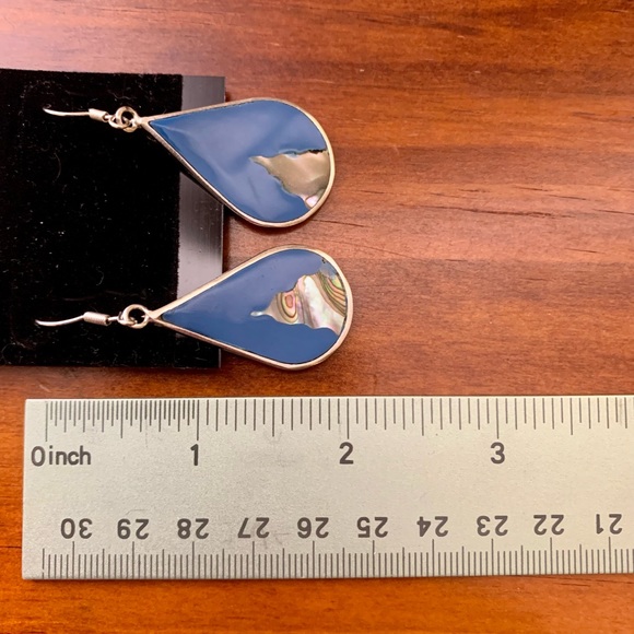 Vintage blue enamel and abalone dangle earrings from Mexico - Picture 5 of 8
